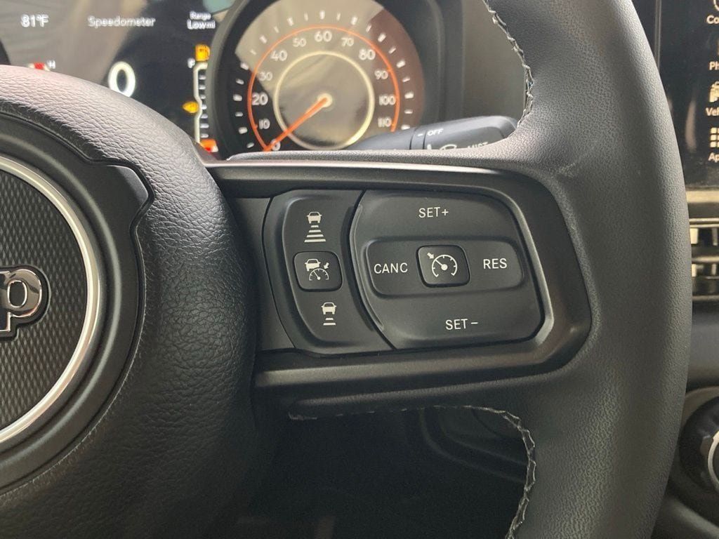 Used 2025 Jeep Gladiator Mojave w/ Convenience Group AWD/4WD image 16