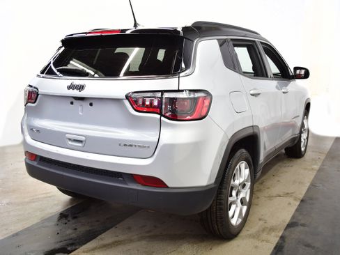 Used 2025 Jeep Compass Limited AWD/4WD image 7