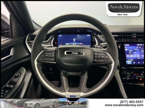 Used 2023 Jeep Grand Cherokee Altitude AWD/4WD image 15
