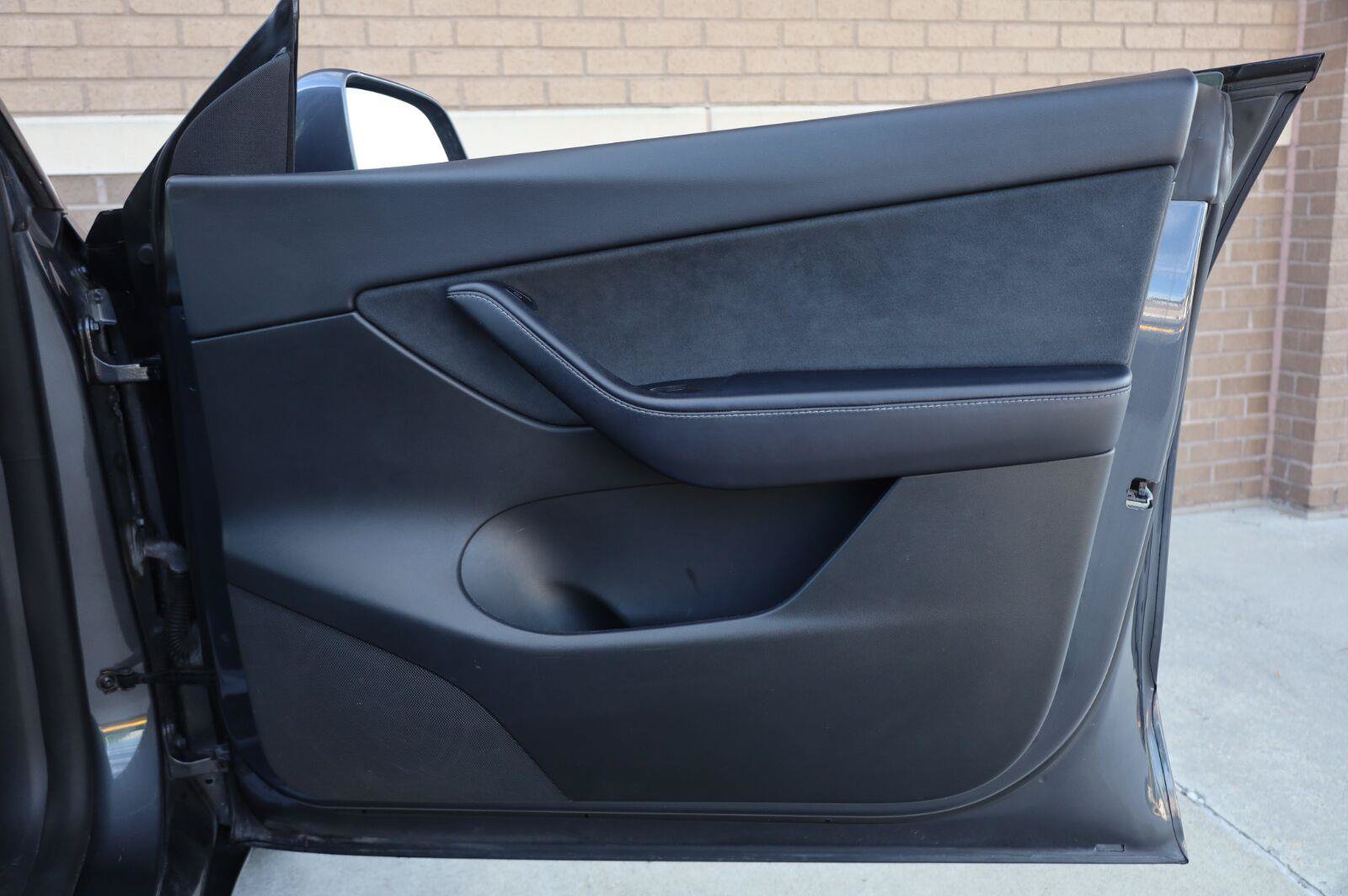 Used 2022 Tesla Model Y Long Range AWD/4WD image 26