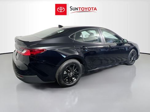 Used 2025 Toyota Camry LE w/ Convenience Package FWD image 4