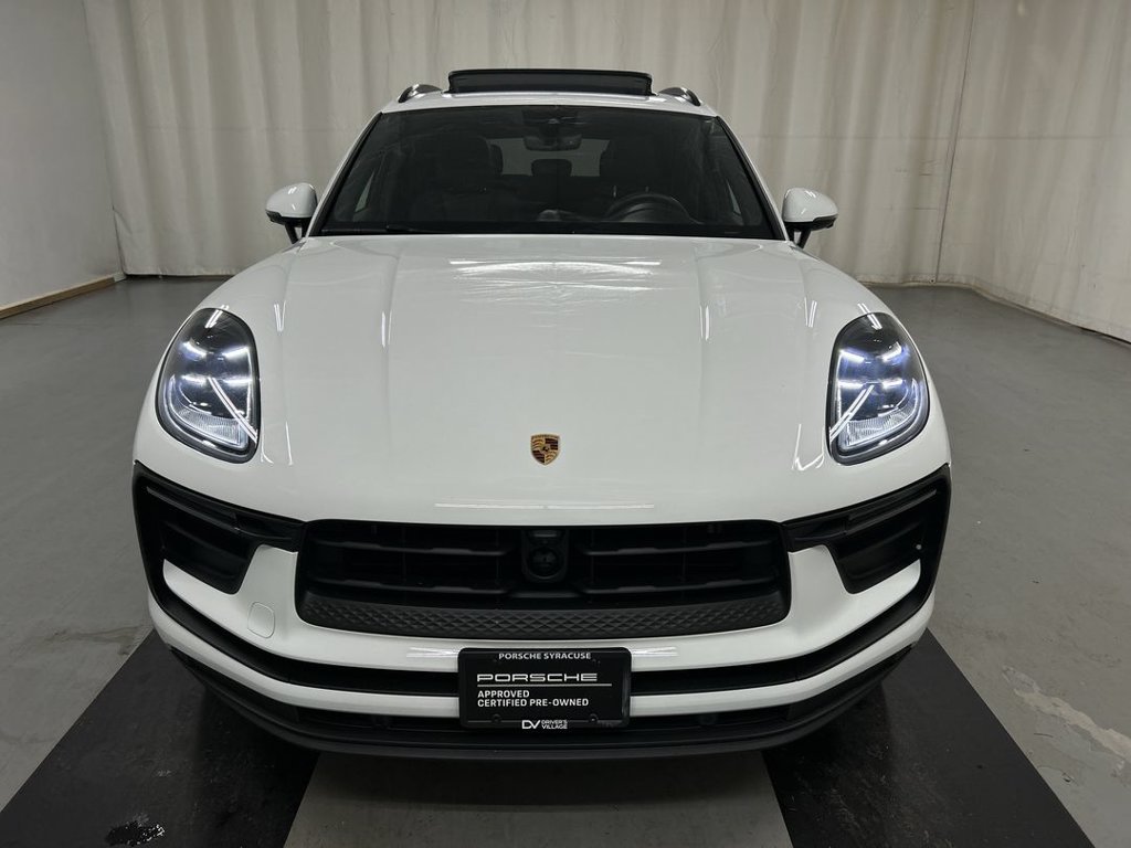 Certified 2026 Porsche Macan AWD/4WD image 3