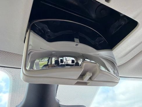 Used 2023 Chrysler Pacifica Touring-L FWD image 48