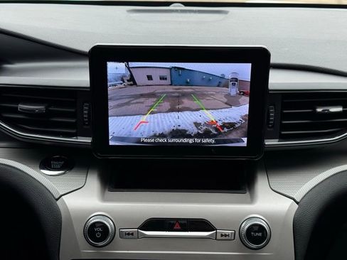 Certified 2023 Ford Explorer XLT w/ Equipment Group 202A image 4