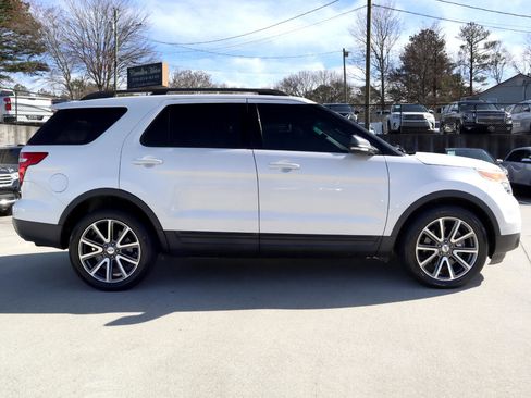 Used 2015 Ford Explorer XLT w/ Equipment Group 202B FWD image 8