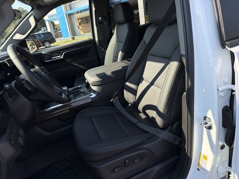 New 2026 Chevrolet Silverado 1500 LT Trail Boss w/ Convenience Package II AWD/4WD image 9