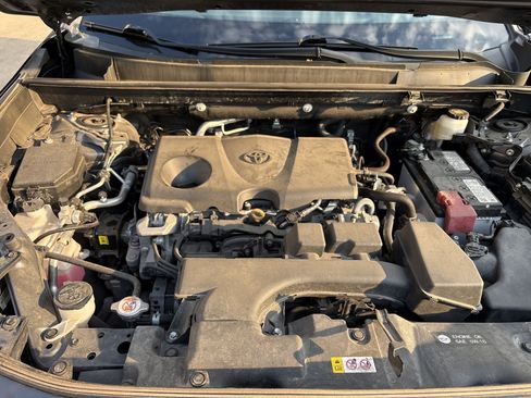 Used 2022 Toyota RAV4 XLE Premium image 34