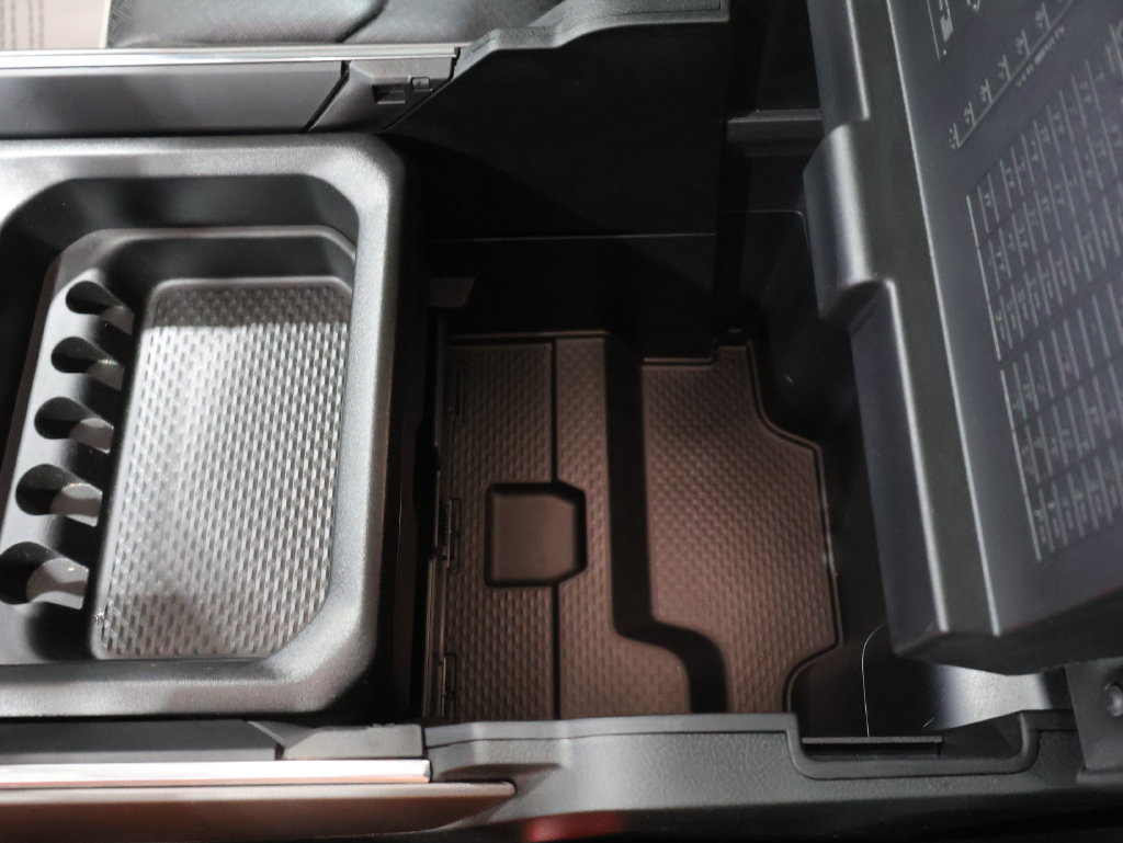 Used 2024 RAM 1500 Laramie AWD/4WD image 27