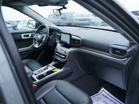 Used 2023 Ford Explorer XLT w/ Equipment Group 202A image 23