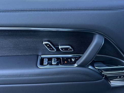 New 2026 Land Rover Range Rover Long Wheelbase SE image 10