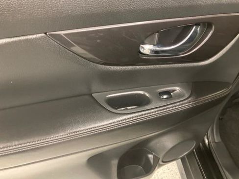 Used 2018 Nissan Rogue S FWD image 34