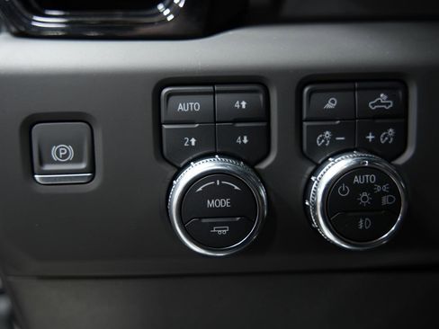 Used 2024 GMC Sierra 2500 AT4 w/ AT4 Premium Plus Package image 31