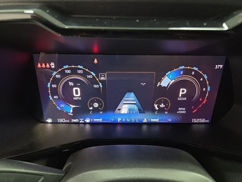 Used 2024 Chevrolet Colorado Z71 w/ Z71 Convenience Package 2 image 13