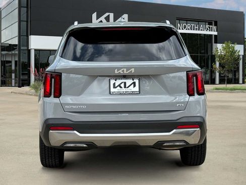Certified 2024 Kia Sorento S w/ Panoramic Sunroof Package AWD/4WD image 7