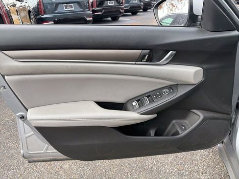 Used 2018 Honda Accord LX image 17