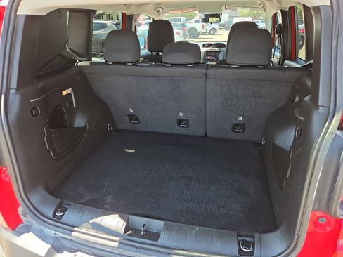 Used 2023 Jeep Renegade Latitude image 7