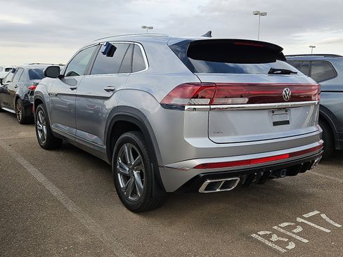 Used 2024 Volkswagen Atlas Cross Sport SEL R-Line AWD/4WD image 2