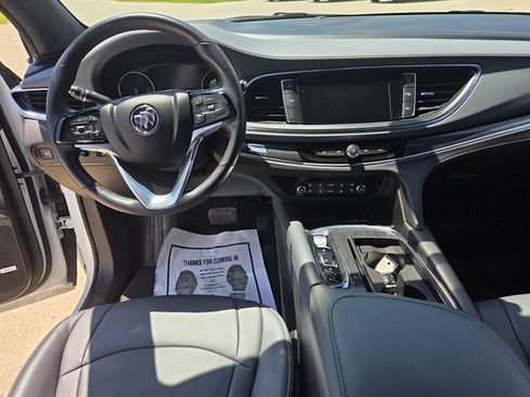 Used 2024 Buick Enclave Premium image 8