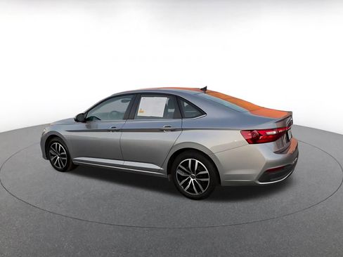 Used 2025 Volkswagen Jetta SE image 10