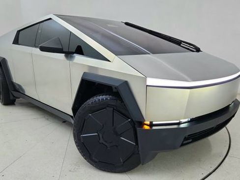 Used 2024 Tesla Cybertruck AWD Crew Cab image 85