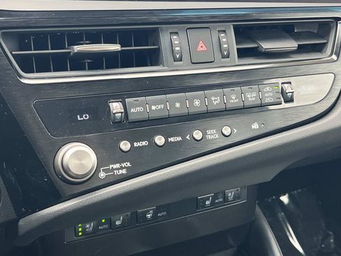 Used 2023 Lexus ES 350 w/ Premium Package FWD image 16
