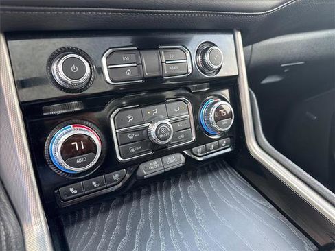 Used 2022 GMC Yukon XL Denali w/ Denali Ultimate Package image 23