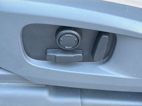 Used 2023 Land Rover Defender 110 SE image 25