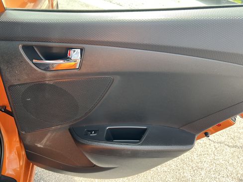 Used 2014 Hyundai Veloster FWD image 17