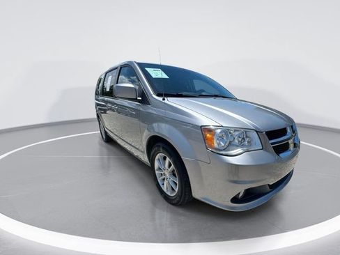 Used 2019 Dodge Grand Caravan SXT FWD image 2