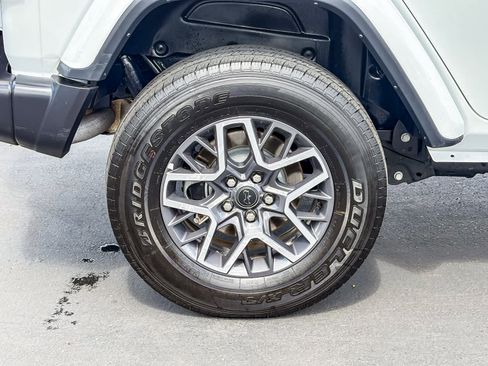 Used 2025 Jeep Wrangler Sahara image 10