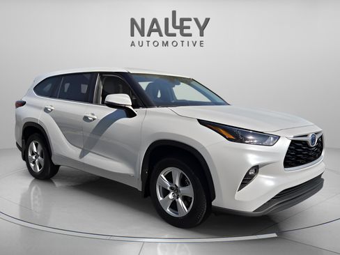 Used 2023 Toyota Highlander LE image 7