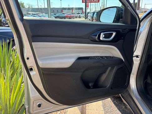 Used 2025 Jeep Compass Limited AWD/4WD image 15