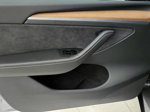 Used 2025 Tesla Model Y Long Range RWD image 48