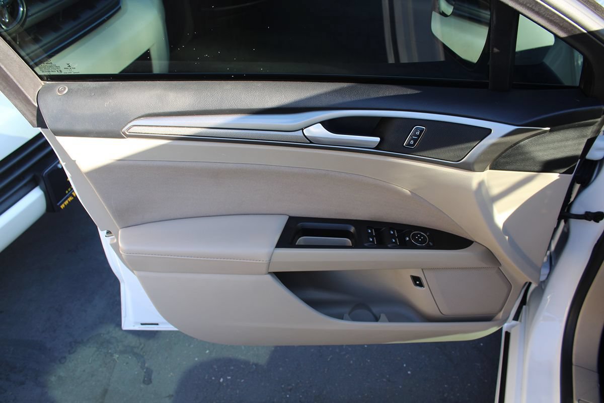 Used 2018 Ford Fusion SE FWD image 14