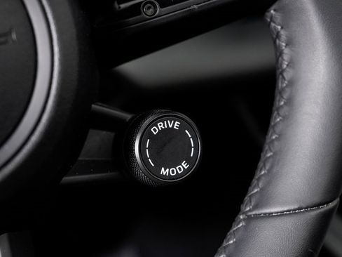 Used 2025 Porsche Macan Electric image 15