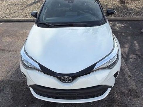 Used 2020 Toyota C-HR XLE FWD image 18