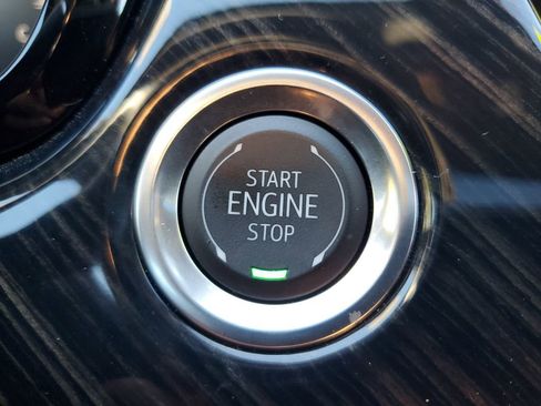 Used 2025 Cadillac XT6 Premium Luxury image 36