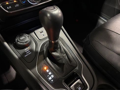 Used 2020 Jeep Cherokee Limited AWD/4WD image 34