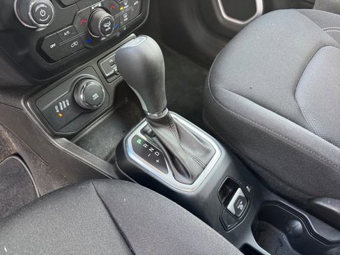 Used 2021 Jeep Renegade Sport image 14