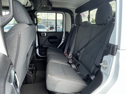 New 2025 Jeep Gladiator Sport image 15