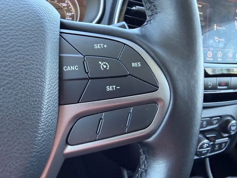 Used 2019 Jeep Cherokee Limited image 26