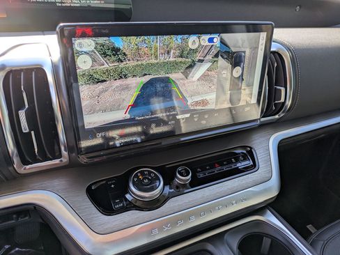 New 2025 Ford Expedition Platinum w/ Driver's Package image 23