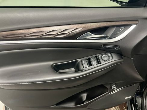 Used 2023 Buick Enclave Avenir AWD/4WD image 22