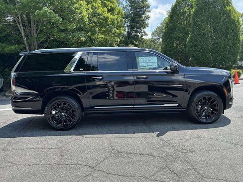 New 2026 Cadillac Escalade ESV Luxury AWD/4WD image 11