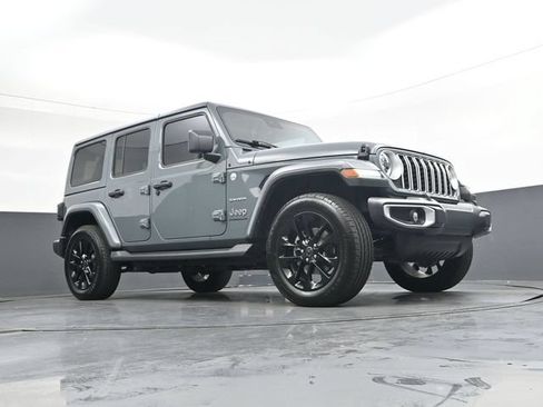 Used 2024 Jeep Wrangler Unlimited Sahara w/ Technology Group AWD/4WD image 30
