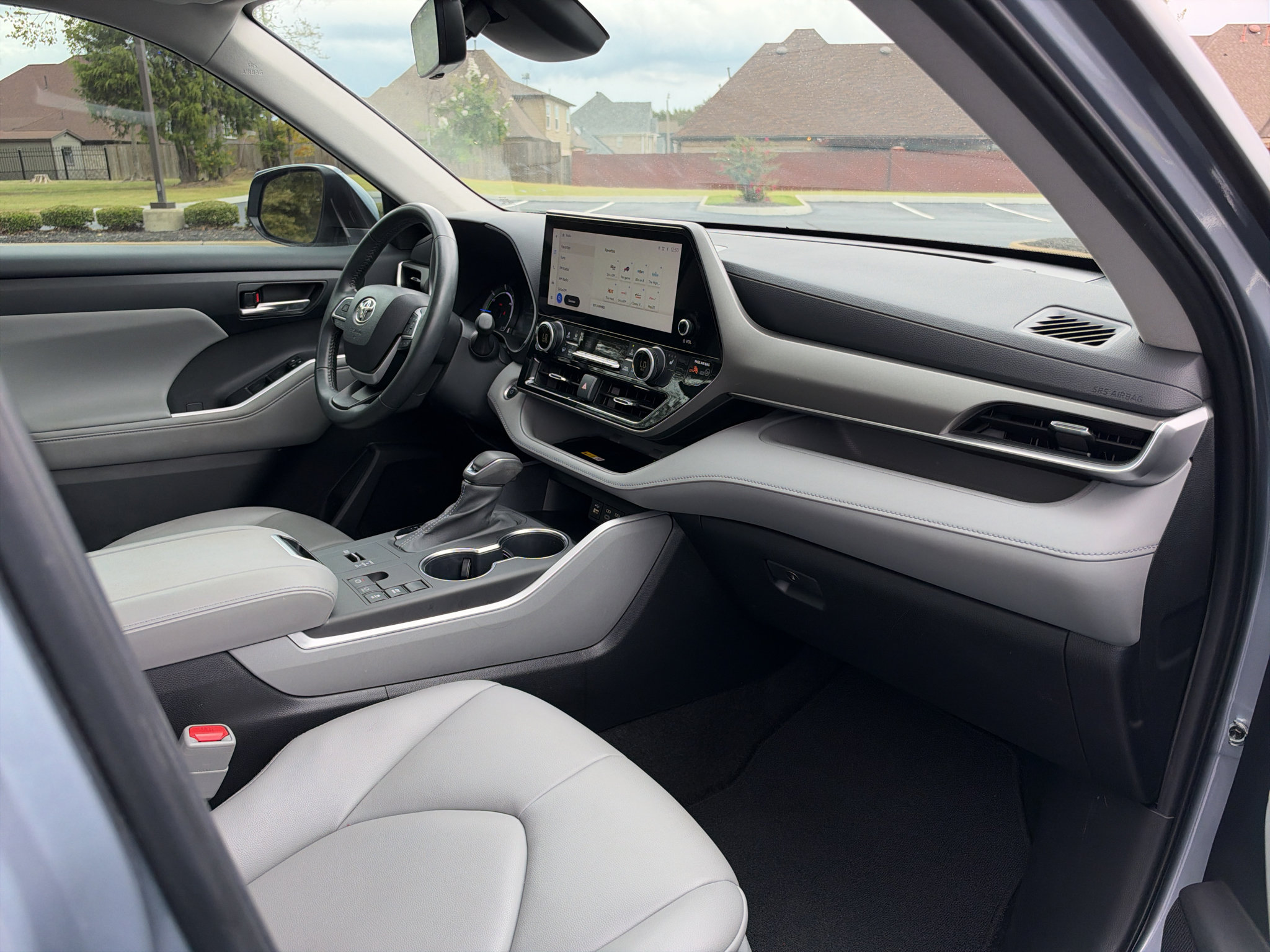 Used 2024 Toyota Highlander XLE FWD image 20