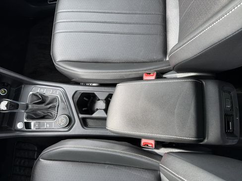 Certified 2024 Volkswagen Tiguan SE R-Line AWD/4WD image 8