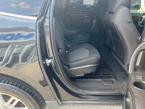 Used 2015 Chevrolet Traverse LT w/ Style and Technology Package image 24