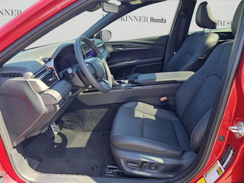 Used 2025 Toyota Camry XSE FWD image 16