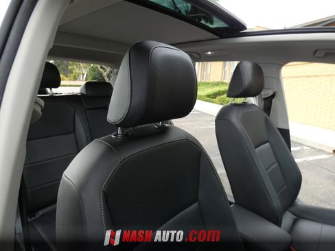 Used 2020 Volkswagen Tiguan SE w/ Panoramic Sunroof Package FWD image 31